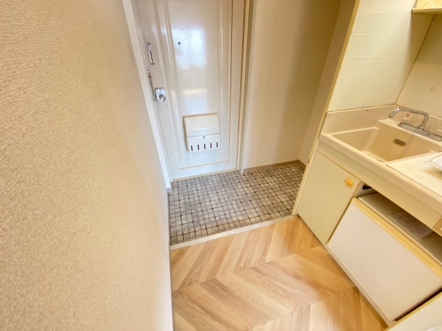 【玄関】 | ロイヤル柏原