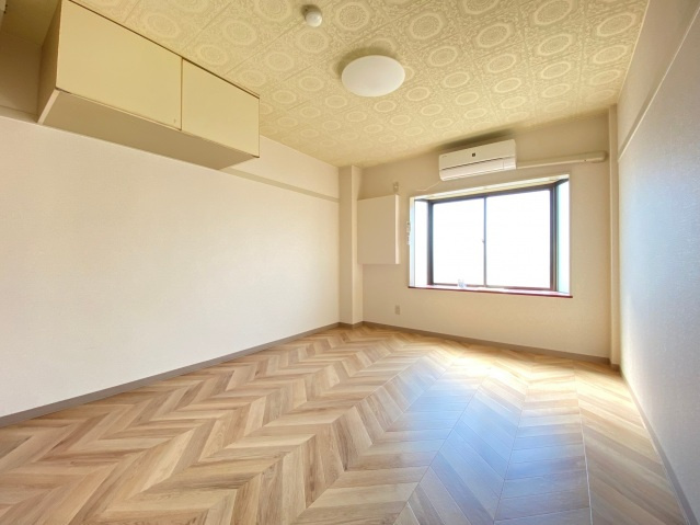 【居間・リビング】 | ロイヤル柏原