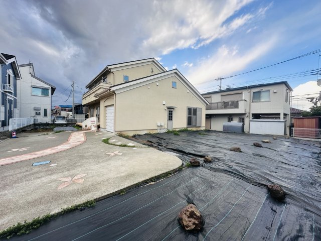 平塚市寺田縄　三井ホーム施工ガレージ付き大型注文住宅の駐車場