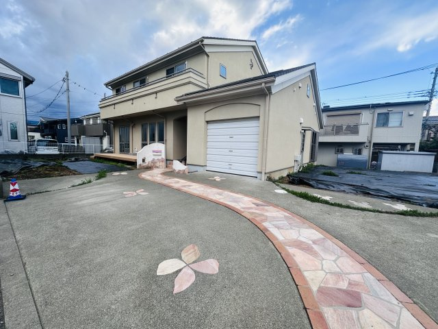 平塚市寺田縄　三井ホーム施工ガレージ付き大型注文住宅の外観