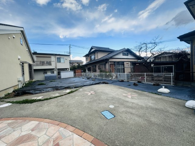 平塚市寺田縄　三井ホーム施工ガレージ付き大型注文住宅の駐車場