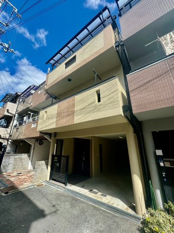 寝屋川市成美町　中古戸建の前面道路含む現地写真