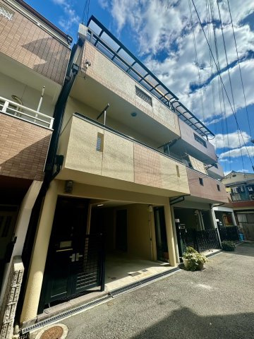 寝屋川市成美町　中古戸建の前面道路含む現地写真