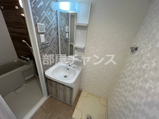 メイクス熱田大宝の独立洗面台|独立洗面台、小物を置くことができて便利です