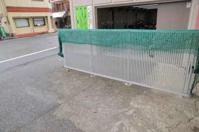 【設備】 | めじろ台ハイム | 共有部分は、住民なら誰もが使える設備のこと。例えば駐車場やエレベーター、インターネット設備、セキュリティ設備などがあります。他にも、マンションの廊下・外部階段やエントランス・ゴミ置き場などがあります。