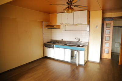 【居間・リビング】 | めじろ台ハイム | リビングの間取りの種類は大きくわけてリビングとダイニングが別になっているタイプ、リビングダイニング一体型です。どちらも一長一短ですので、家を選ぶ時はその両面をチェックして決めるようにしましょう。
