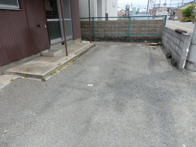 井上借家の駐車場