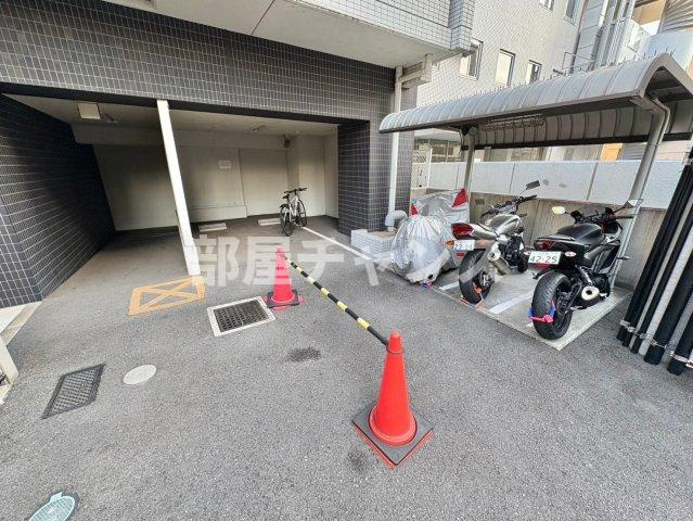 エステムコート名古屋栄デュアルレジェンドの駐車場