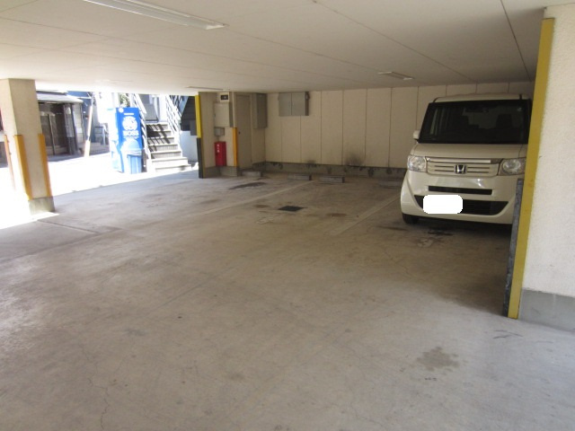 【駐車場】