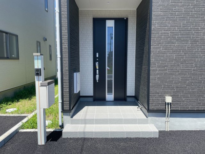 【エントランス】 | 神栖市土合本町第5-2号棟 | ４ＬＤＫ　最短即日見学も可能です。お気軽にお問合せ下さい！