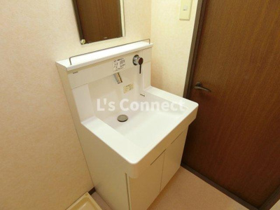 【洗面所】 | アンソレイエ・ロジュマン | 朝の支度もスムーズな独立洗面台。