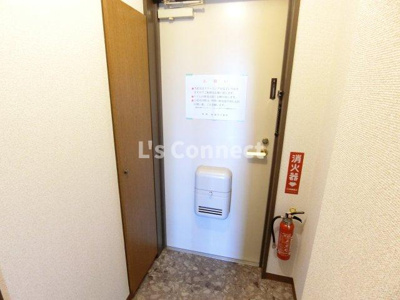 【玄関】 | アンソレイエ・ロジュマン | 背の高い下駄箱で靴も収納できます。