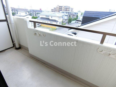 【バルコニー】 | アンソレイエ・ロジュマン | ３階のお部屋で洗濯物もたくさん干せます。