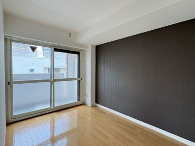 【寝室】 | うはら甲子園口ビル | ゆったりした洋室です