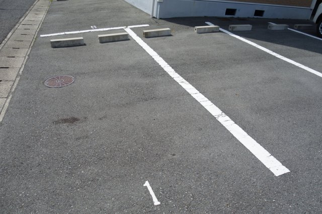 ウィンディアAの駐車場