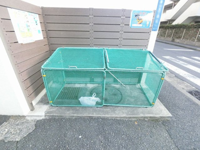 【その他共用部分】 | サニークレスト大倉山 | 敷地内ゴミ置き場です。