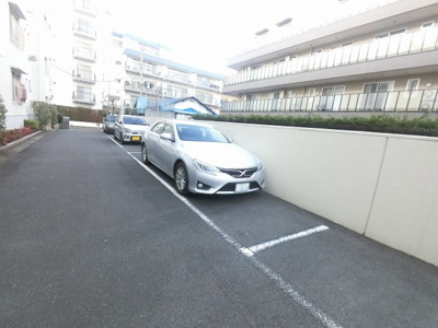 【駐車場】 | サニークレスト大倉山 | 駐車場です。