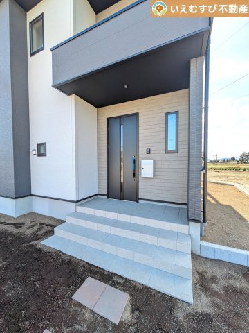 Zut PLUS　児玉郡上里町勅使河原5期のエントランス