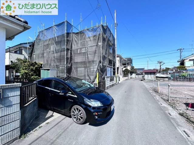 鴻巣市下忍　中古一戸建ての前面道路含む現地写真