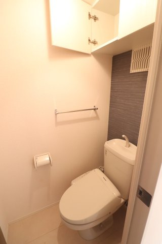 ラ・テール ドゥのトイレ|同間取り別部屋の参考写真です。