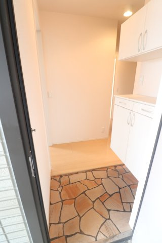 ラ・テール ドゥの玄関|同間取り別部屋の参考写真です。