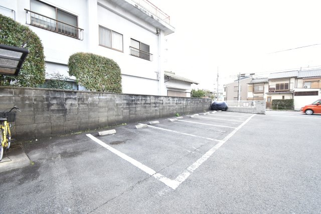 ハイツ白井A棟の駐車場