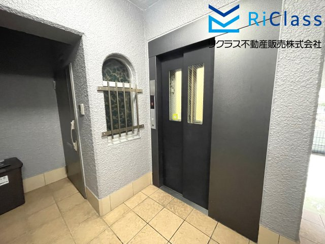 メイクアップハイツ須磨浦のエントランス|エレベーターあります