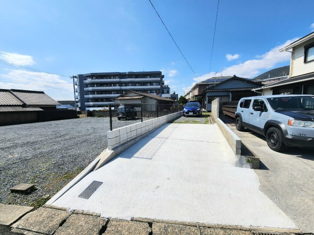 【認定中古】小倉南区葛原本町４丁目　3LDK　【小倉南区　中古戸建て】の駐車場|駐車スペースは縦列３台可能♪【小倉南区　中古戸建】