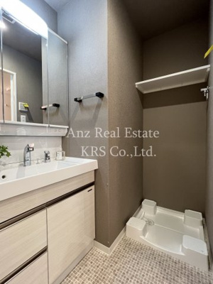 【キッチン】 | アバンティ大阪ドームシティ | 室内洗濯機置場の上には便利な棚があります♪