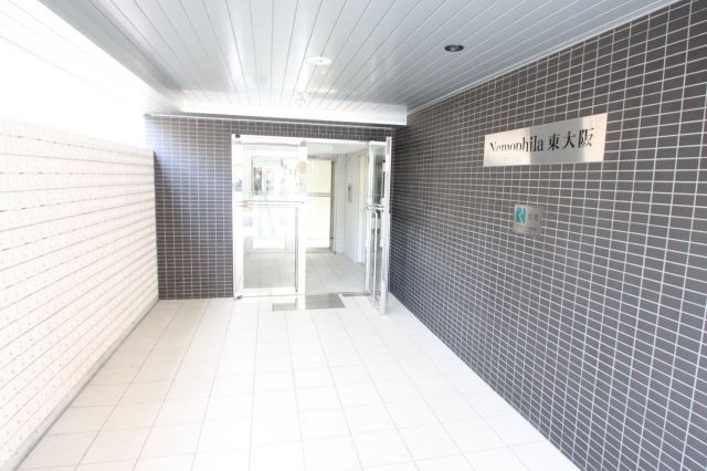 ネモフィラ東大阪のエントランス