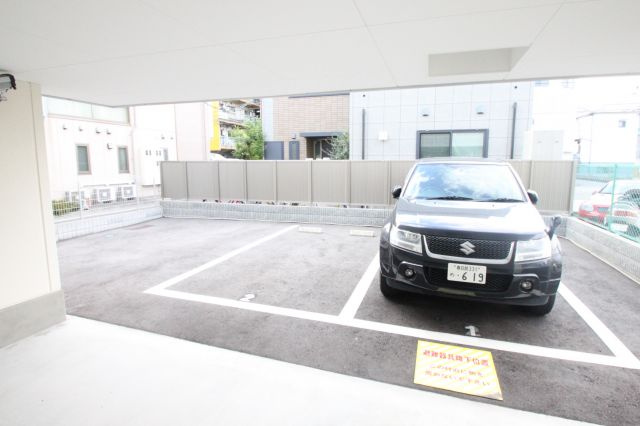 ネモフィラ東大阪の駐車場