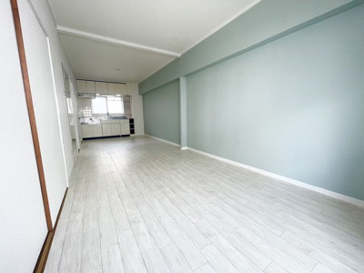 【居間・リビング】 | RESIAS KASUGA BLDG. | 別号室の写真になります。現況優先。