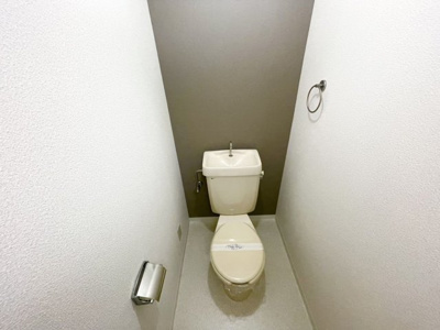 【トイレ】 | RESIAS KASUGA BLDG. | 別号室の写真になります。現況優先。