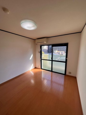 【バルコニー】 | パレット | 別号室の写真になります。現況優先。
