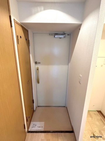 ラディアンス　仲介手数料無料の玄関