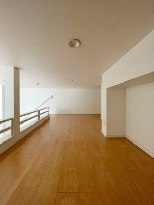 【洋室】 | CasaⅢ | 別号室の写真になります。現況優先。