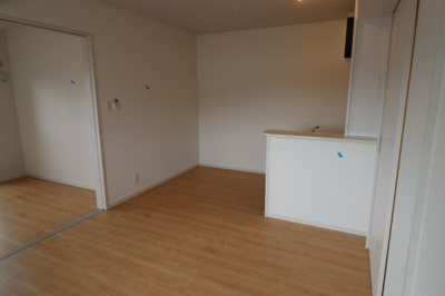 【居間・リビング】 | TiaraR1（ティアラアールワン）堅粕 | 別号室の写真になります。現況優先。