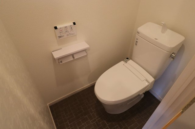 【トイレ】 | TiaraR1（ティアラアールワン）堅粕 | 別号室の写真になります。現況優先。