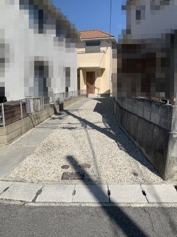 神戸市西区玉津町水谷　中古戸建の前面道路含む現地写真