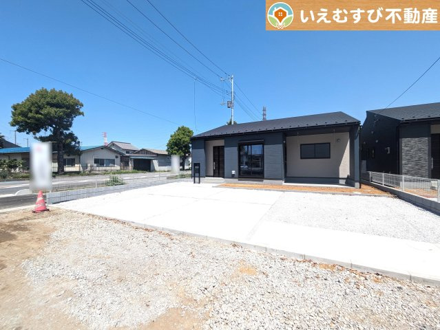 Livele Garden.S　上里町七本木第5の駐車場|並列4台駐車可能なゆとりのカースペース
複数台車をお持ちでも、お友達が遊びに来てもゆとりの駐車スペース！