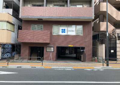 【外観】 | ステージファースト八王子 | 隣家の土地はどうなっているのか、生活利便施設が近くにあるのか、学校まで近いかなど、お客様のライフスタイルにあわせたイメージが重要です。また、近くにあると困る施設が近くにないかも確認するといいでしょう。