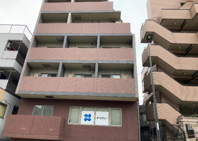 【バルコニー】 | ステージファースト八王子 | 一般的なバルコニーは、奥行1.5ｍ程ですが、ワイルドバルコニーは2ｍまで広がっています。そのため洗濯物の間隔をあけ干すことができ、乾きやすいというメリットや、ガーデニングが楽しめる等の特徴があります。