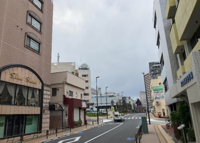 【展望】 | ステージファースト八王子 | 眺望の良さを楽しめるダイニングキッチンで家族団らんの時間を過ごしてはいかがでしょうか。バルコニーから見える景色を家族で眺める時間は、時間が経つのを忘れてしまいそうですね。是非、現地を見に行きましょう！