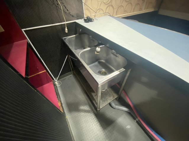 西尾かとうビルの内装