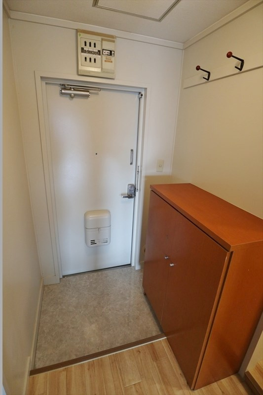 ビレッジハウス高美が丘タワーの玄関