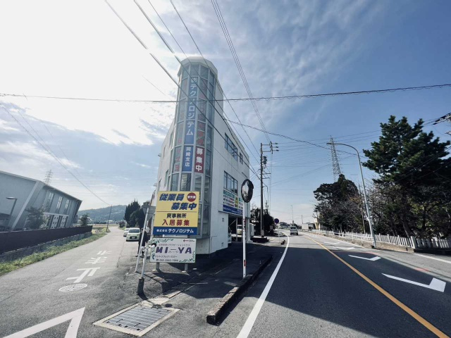 (株)テクノロジテムビル 岡崎支店の駐車場