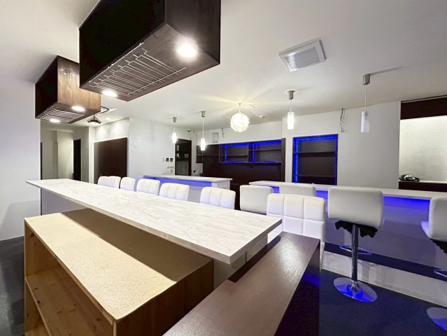 康生通り イーラウエストビルの内装