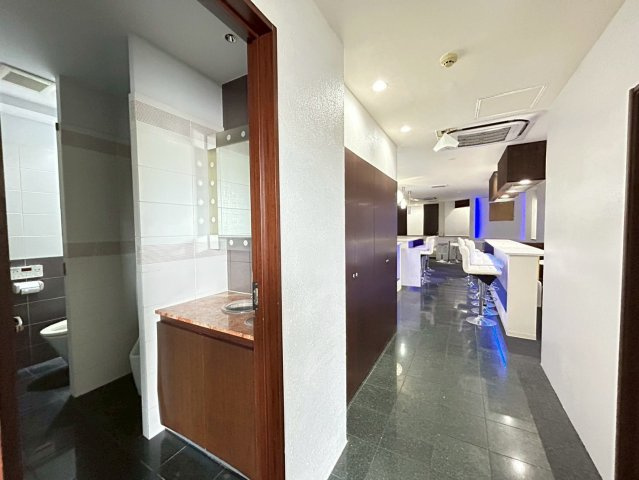 康生通り イーラウエストビルの内装