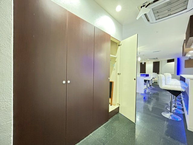 康生通り イーラウエストビルの内装