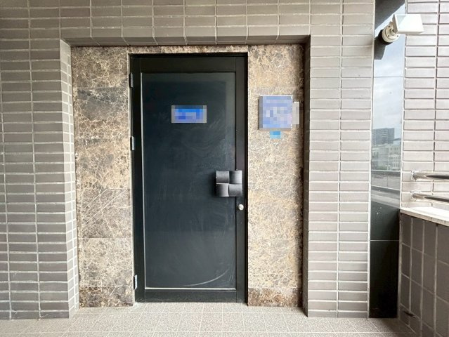 康生通り イーラウエストビルのエントランス